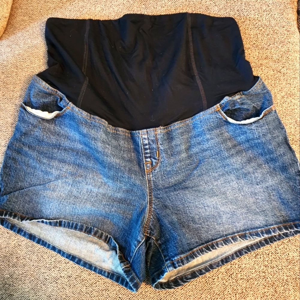 Maternity shorts